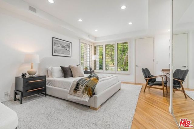 816 N Kenter Avenue, Los Angeles, CA 90049