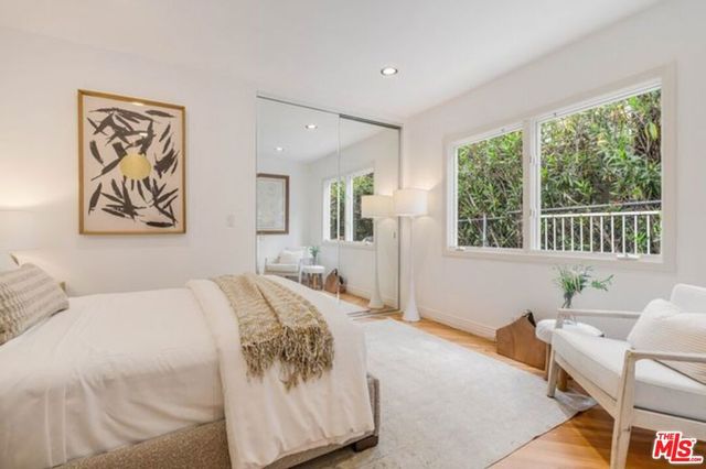 816 N Kenter Avenue, Los Angeles, CA 90049