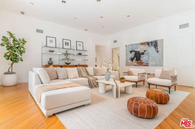816 N Kenter Avenue, Los Angeles, CA 90049