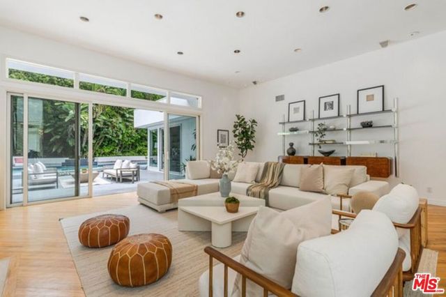 816 N Kenter Avenue, Los Angeles, CA 90049