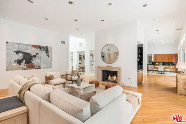 816 N Kenter Avenue, Los Angeles, CA 90049