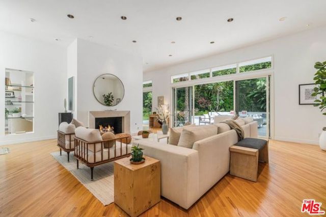 816 N Kenter Avenue, Los Angeles, CA 90049