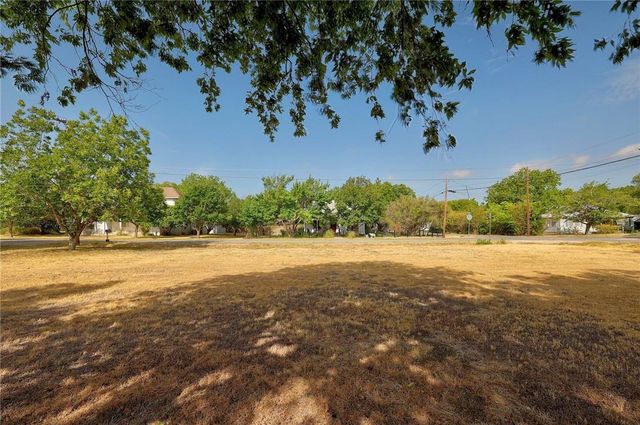 113 W Live Oak ST, Hutto, TX 78634