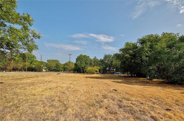 113 W Live Oak ST, Hutto, TX 78634