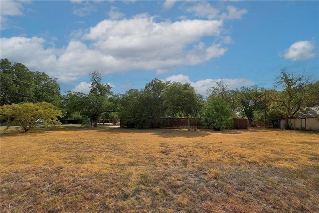 113 W Live Oak ST, Hutto, TX 78634