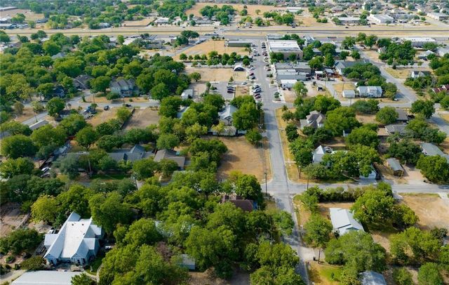 113 W Live Oak ST, Hutto, TX 78634