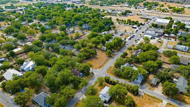 113 W Live Oak ST, Hutto, TX 78634