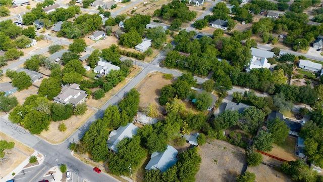 113 W Live Oak ST, Hutto, TX 78634