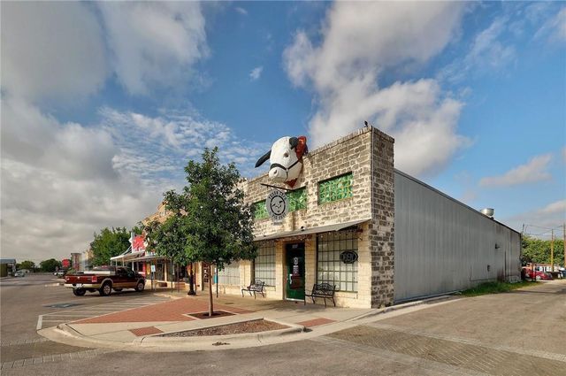 113 W Live Oak ST, Hutto, TX 78634