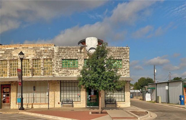 113 W Live Oak ST, Hutto, TX 78634