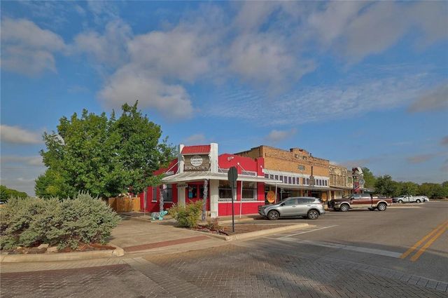 113 W Live Oak ST, Hutto, TX 78634