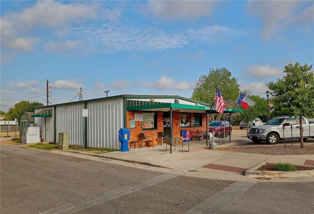 113 W Live Oak ST, Hutto, TX 78634