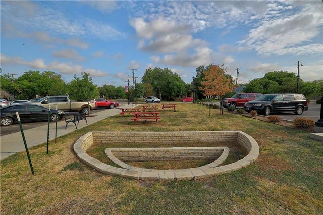 113 W Live Oak ST, Hutto, TX 78634