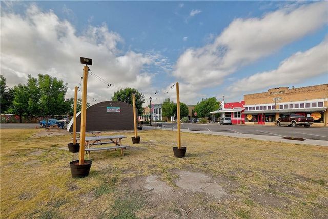 113 W Live Oak ST, Hutto, TX 78634