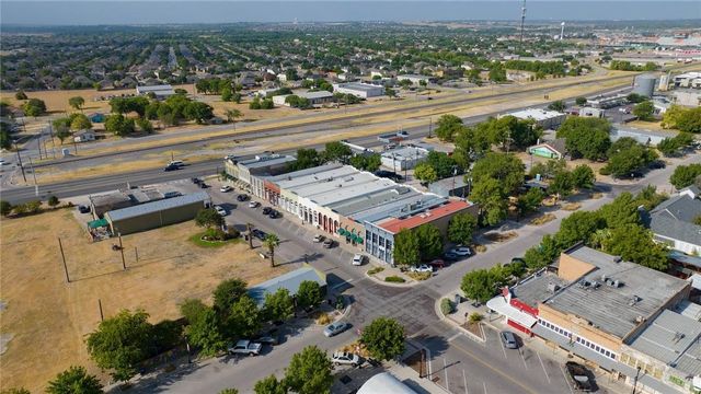 113 W Live Oak ST, Hutto, TX 78634