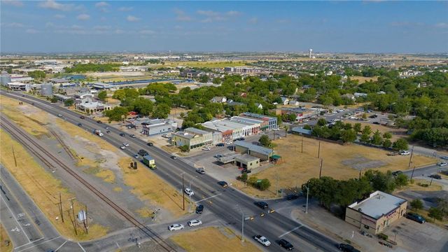113 W Live Oak ST, Hutto, TX 78634