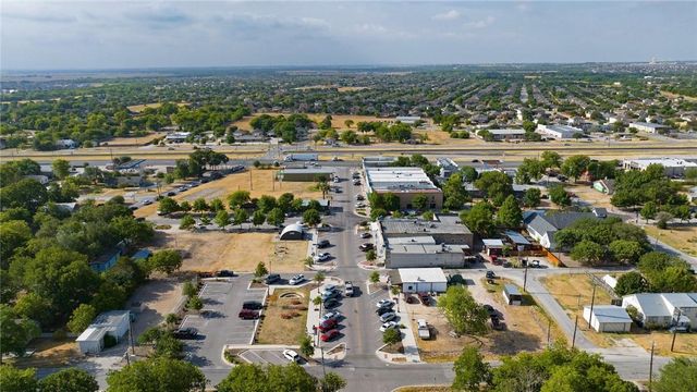 113 W Live Oak ST, Hutto, TX 78634