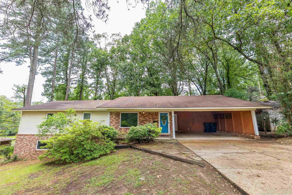 1030 Woodcrest Rd, Camden, AR 71701