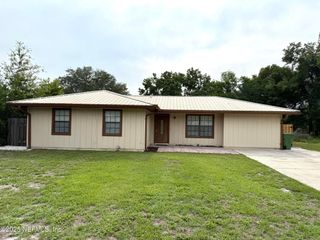 120 ZEAGLER Drive, Palatka, FL 32177