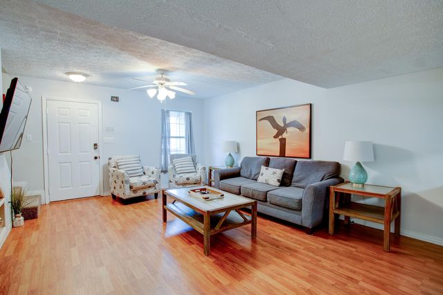 2400 Suwanee Lane, Fort Walton Beach, FL 32547