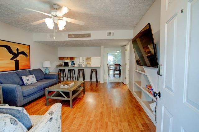 2400 Suwanee Lane, Fort Walton Beach, FL 32547