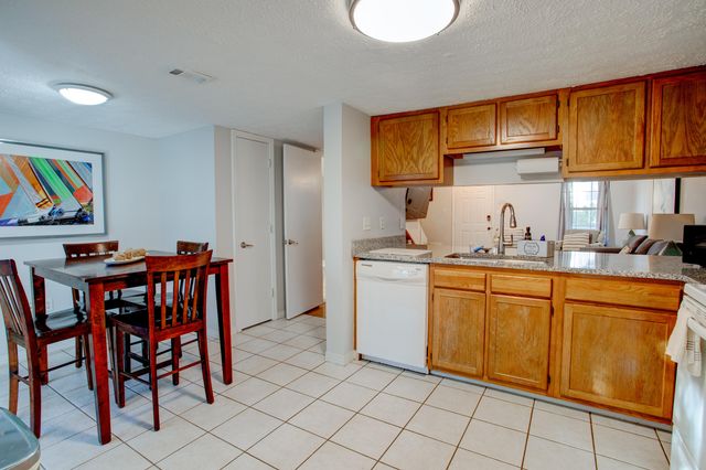 2400 Suwanee Lane, Fort Walton Beach, FL 32547