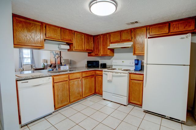 2400 Suwanee Lane, Fort Walton Beach, FL 32547