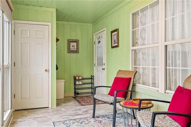 2405 NE 68th Street, Gladstone, MO 64118