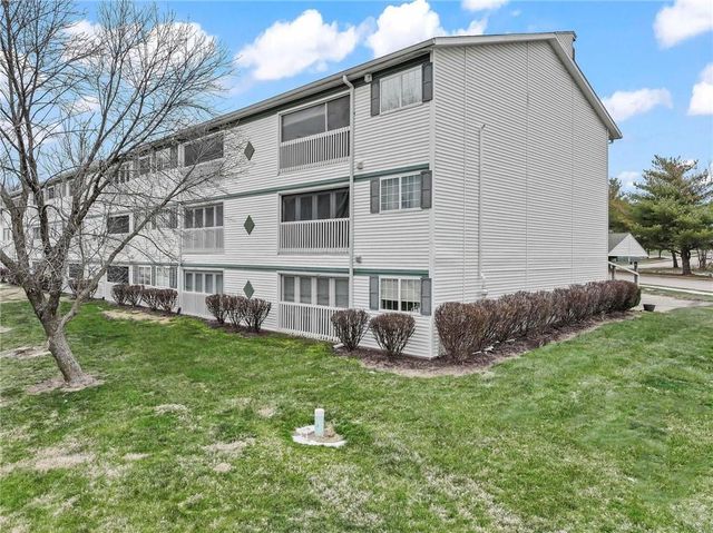 2405 NE 68th Street, Gladstone, MO 64118