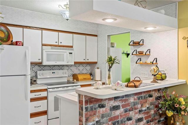 2405 NE 68th Street, Gladstone, MO 64118