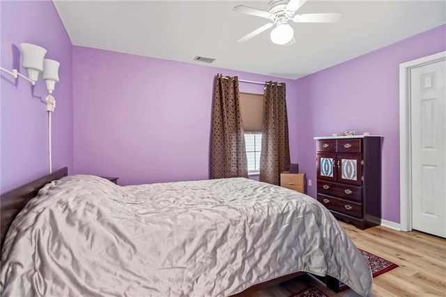 2405 NE 68th Street, Gladstone, MO 64118