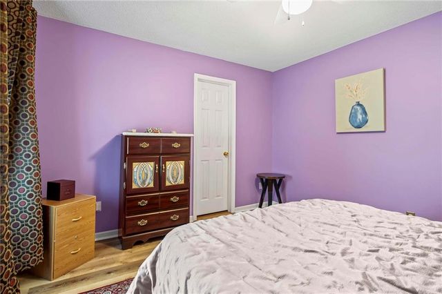 2405 NE 68th Street, Gladstone, MO 64118