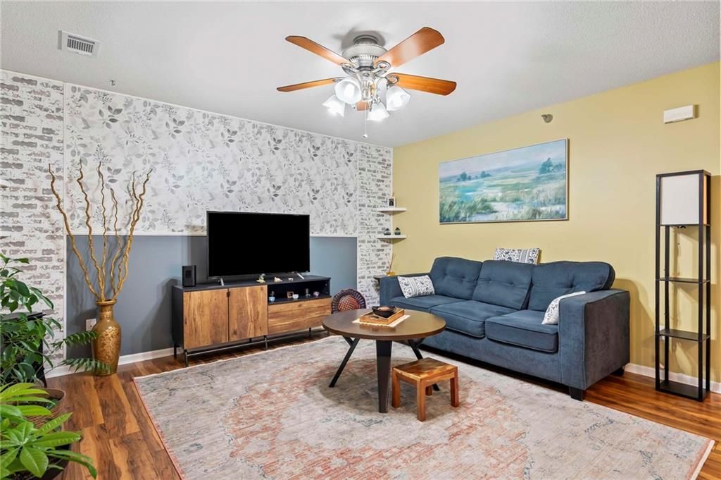 2405 NE 68th Street, Gladstone, MO 64118