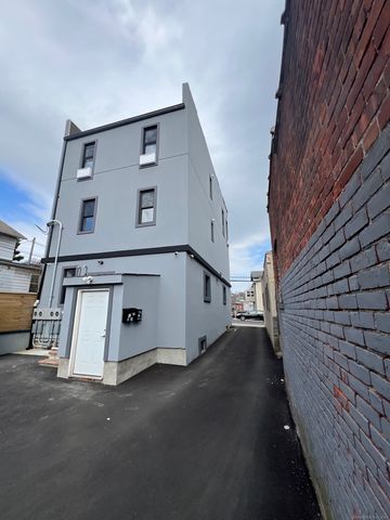 49 Hill Street, Waterbury, CT 06704