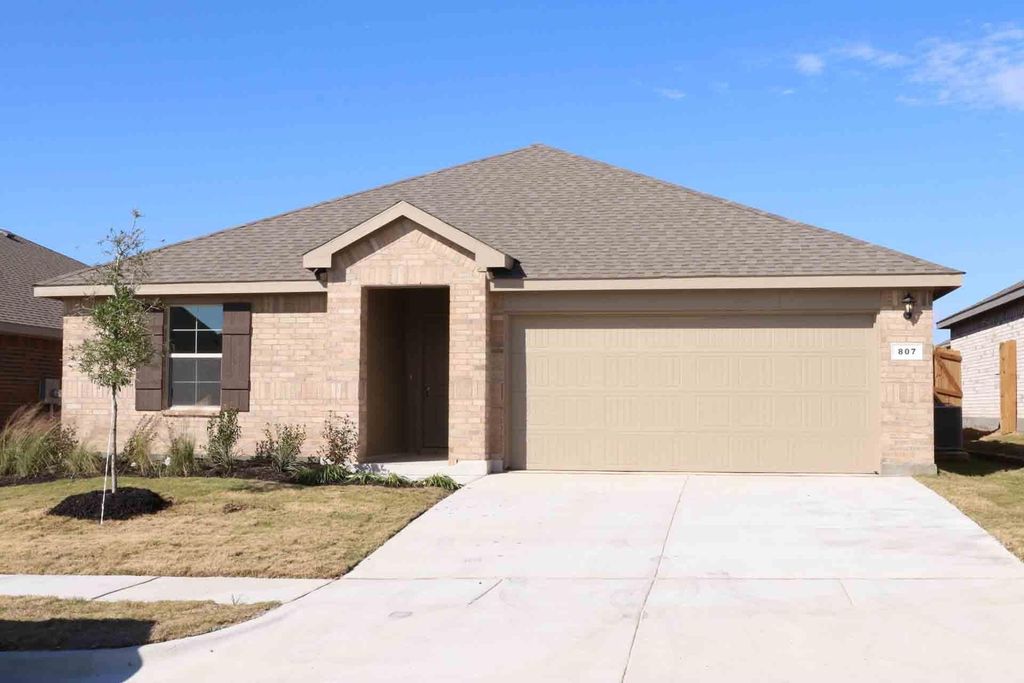 807 Wolf Creek Drive, Cleburne, TX 76033