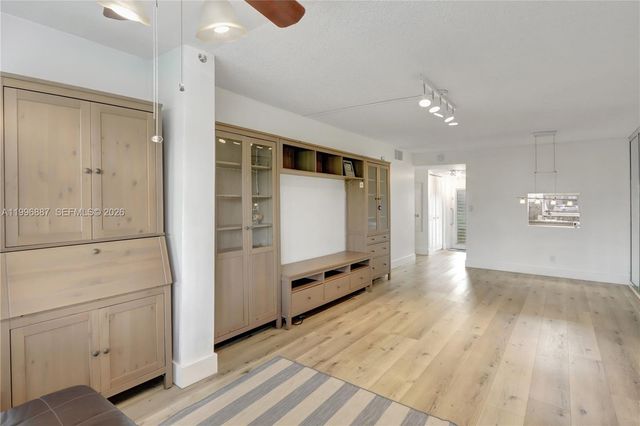 9041 Sunrise Lakes Blvd 106, Sunrise, FL 33322