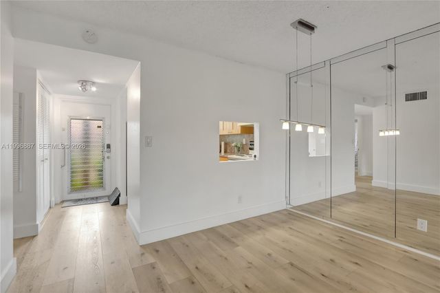 9041 Sunrise Lakes Blvd 106, Sunrise, FL 33322