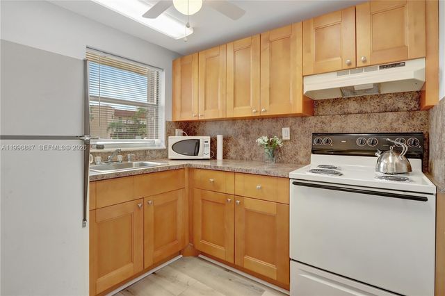 9041 Sunrise Lakes Blvd 106, Sunrise, FL 33322