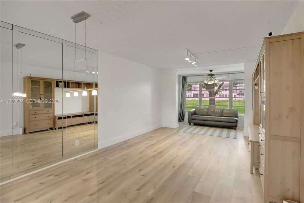 9041 Sunrise Lakes Blvd 106, Sunrise, FL 33322