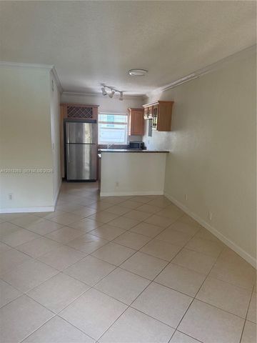 924 SE 2nd St 14, Fort Lauderdale, FL 33301