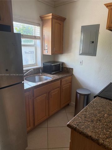 924 SE 2nd St 14, Fort Lauderdale, FL 33301