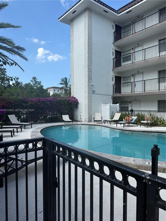 924 SE 2nd St 14, Fort Lauderdale, FL 33301