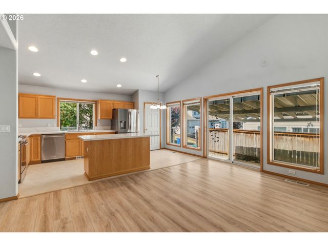 3330 Ne 164TH Loop, Portland, OR 97230