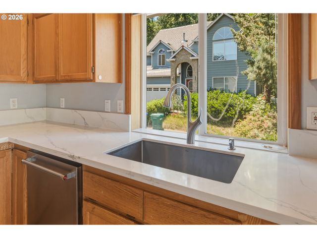 3330 Ne 164TH Loop, Portland, OR 97230