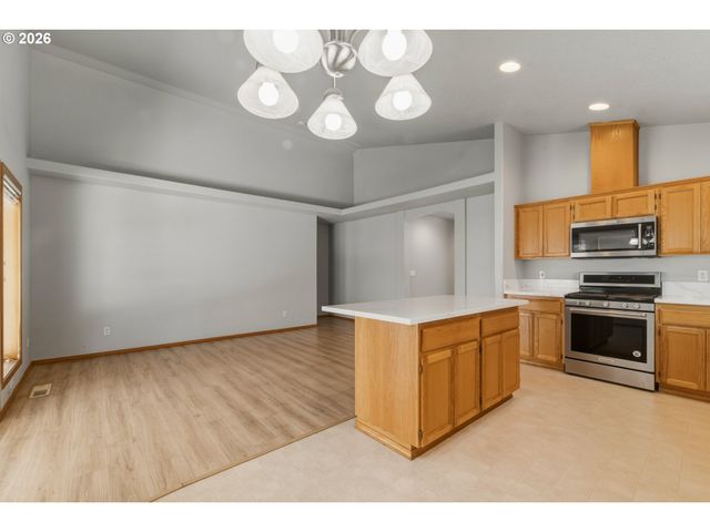 3330 Ne 164TH Loop, Portland, OR 97230
