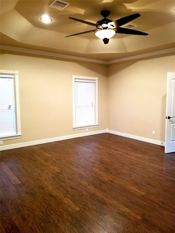 5809 Newcastle Street, Bellaire, TX 77401