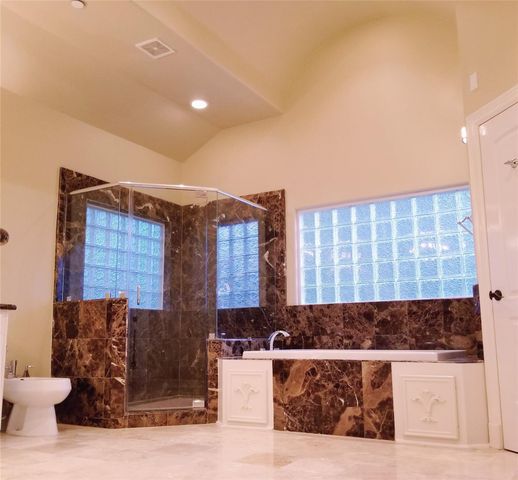 5809 Newcastle Street, Bellaire, TX 77401