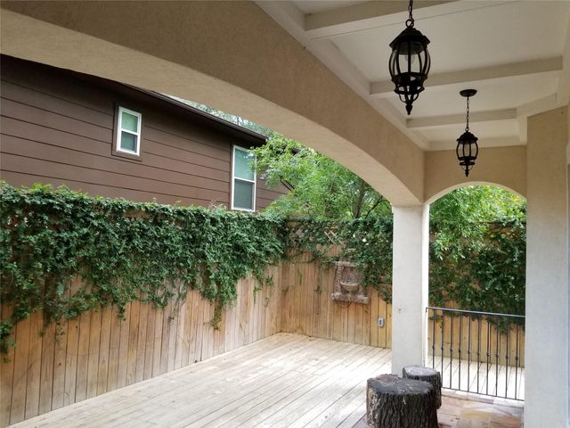 5809 Newcastle Street, Bellaire, TX 77401