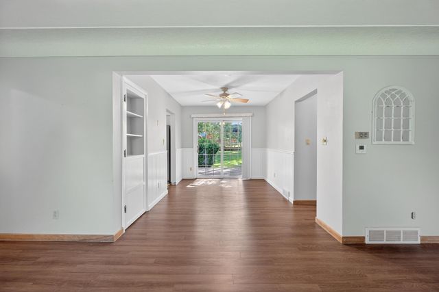 443 S Hackett Road, Waterloo, IA 50701
