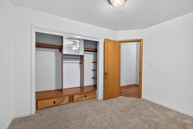 443 S Hackett Road, Waterloo, IA 50701